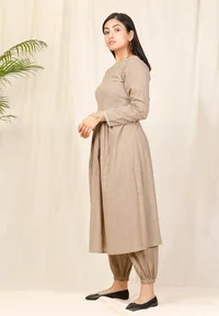 Set of 2: Bhuri Gathered Kurta With Bhuri Dhoti Pants image 2