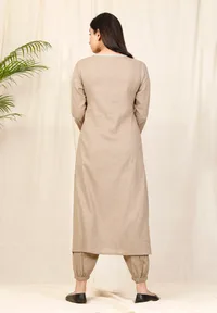 Set of 2: Bhuri Gathered Kurta With Bhuri Dhoti Pants image 3