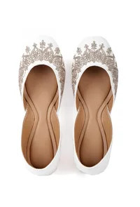 Aasna White Dori Zari Embroidered Jutti image 2