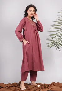 Set of 2: Plum Kantha Embroidered Kurta with Plum solid Pants image 2