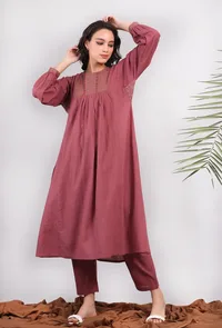 Set of 2: Plum Kantha Embroidered Kurta with Plum solid Pants image 3