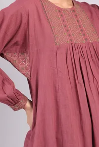 Set of 2: Plum Kantha Embroidered Kurta with Plum solid Pants image 5
