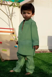 Set Of 2: Leafy Green Cotton Kurta And Green Pyjama image 1