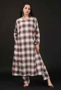 White Woven Tartan Checks Phiran Kurta With Pockets image 2