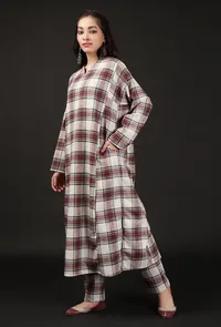 White Woven Tartan Checks Phiran Kurta With Pockets image 3