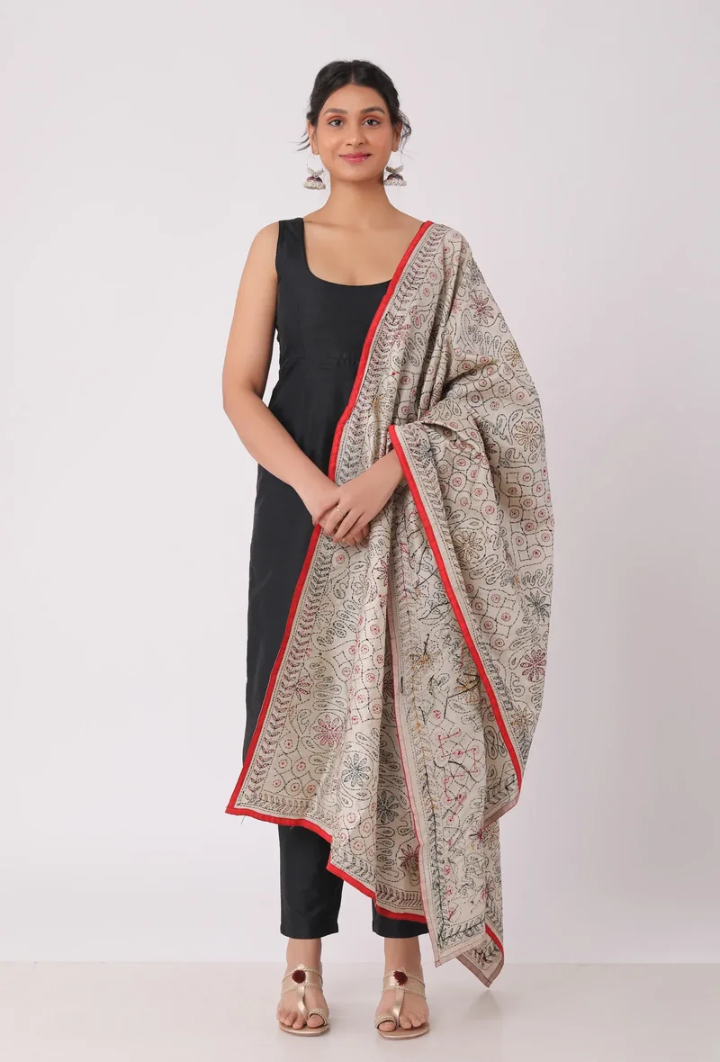 Chhavi hand embriodered kantha silk dupatta