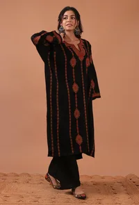 Black Woolen Sozni Embroidered Phiran- Free Size image 4