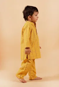 Set of 2: Yellow Checked  Kurta With Yellow Checked Woven Pant image 2