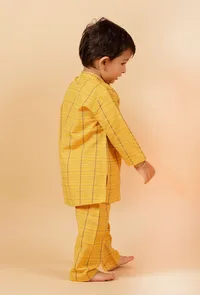 Set of 2: Yellow Checked  Kurta With Yellow Checked Woven Pant image 3