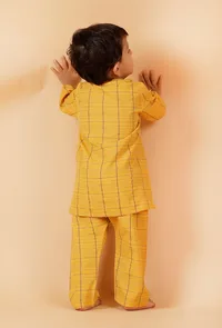 Set of 2: Yellow Checked  Kurta With Yellow Checked Woven Pant image 4