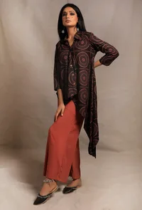 Set of 2: Black Hand Block Printed Asymmetrical Shirt Tunic with Black Ecru Narrow Fit Pants image 2