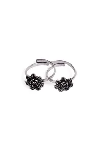 Tanvika Rosette Pattern German Silver Adjustable Toe Ring image 3