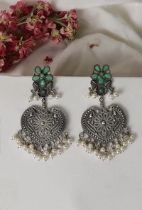 Green Kundan Heart Shape Pearl Drop&nbsp;Earrings image 1