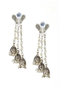 Heritage Bells Pearl Earrings image 3