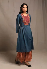 Agen Blue Front Embroidered side Knotted Kurta image 3