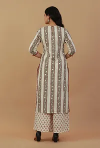 Set of 2: Off-White Printed Kurta with Matching Palazzo Pants image 3