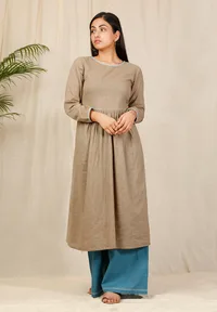 Set of 2: Bhuri Gathered Kurta and Asmani pallazos image 2