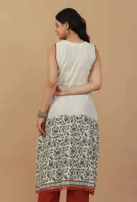 Off-White Sleeveless Block Printed Cotton Kurta image 4