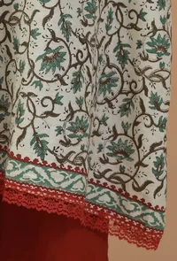 Off-White Sleeveless Block Printed Cotton Kurta image 6