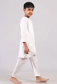 Set Of 2: White Cotton Stripes Kurta Pyjama Set image 3