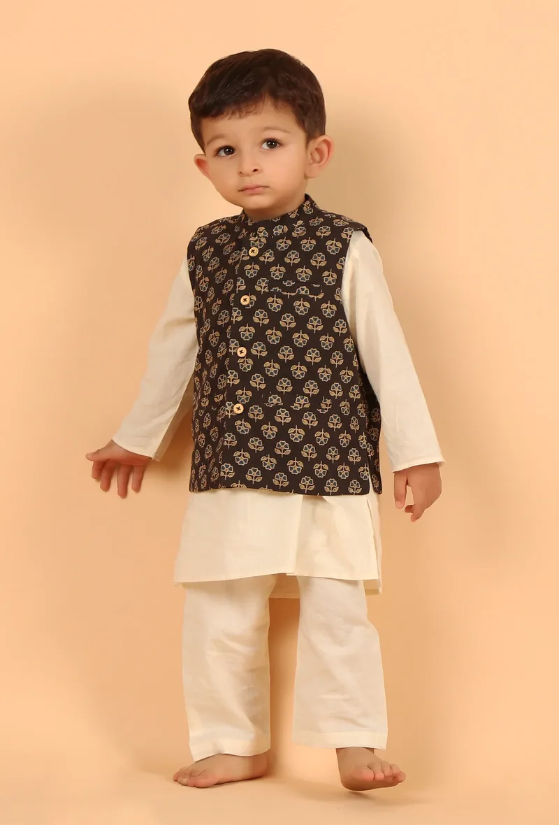 Set Of 3: Raif Off White Cotton Kurta, Pyjama & Black Ajrakh Jacket