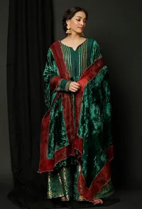Set of 3 : Green Velvet Phiran With Green Banarsi Brocade Skirt and Contrast Velvet Odhani image 2