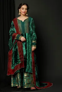 Set of 3 : Green Velvet Phiran With Green Banarsi Brocade Skirt and Contrast Velvet Odhani image 3