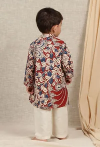 Set Of 2: Ranav Maroon & Beige Cream Kalamkari Printed Cotton Kurta & Off-white Pyjama image 4