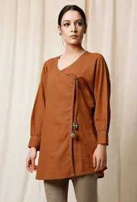 Set of 2: Narangi Angrakha Cotton Top & Saleti Slub Pants image 3