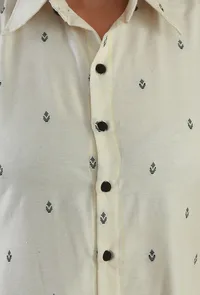 Off-White Printed Sleeveless Collared Button-Down Cotton Kurta image 5