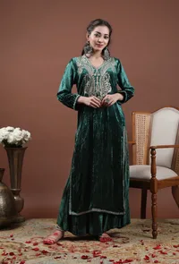 Set Of 2: Samza Emerald Green Velvet Tilla Embroidered Phiran Kurta & Palazzo image 2