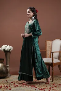 Set Of 2: Samza Emerald Green Velvet Tilla Embroidered Phiran Kurta & Palazzo image 3