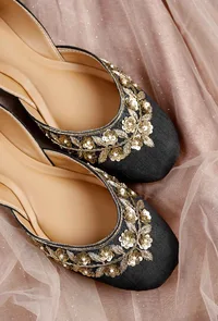Black Sitara Silk Juttis image 3