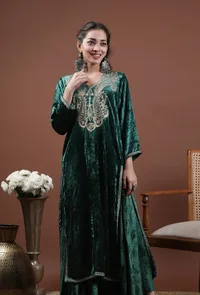 Samza Emerald Green Velvet Phiran Kurta With Tilla Embroidery image 1