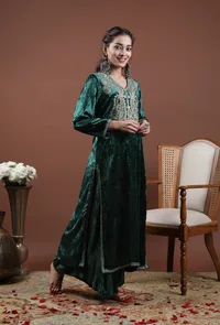 Samza Emerald Green Velvet Phiran Kurta With Tilla Embroidery image 2