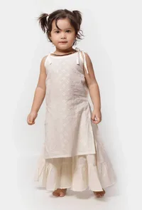 Set of 2- White Floral Buti Malmal Cut Sleeves Kurti with Skirt image 1