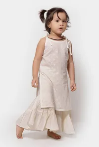 Set of 2- White Floral Buti Malmal Cut Sleeves Kurti with Skirt image 2