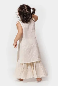 Set of 2- White Floral Buti Malmal Cut Sleeves Kurti with Skirt image 3