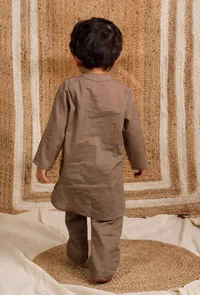Set Of 2: Brown Mul Mul Kurta With Brown Pant image 3