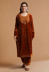 Set Of 3: Rusty Red Kashmiri Tilla Embroidery Phiran With Pant and Dupatta-Free Size image 2