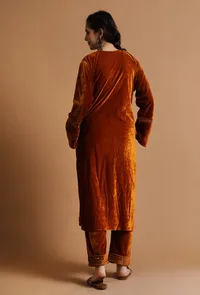 Set Of 3: Rusty Red Kashmiri Tilla Embroidery Phiran With Pant and Dupatta-Free Size image 5