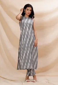 Set of 2: Black Cotton Sleeveless Straight Ikkat Kurta With Black Cotton Ikkat Straight Pants image 1