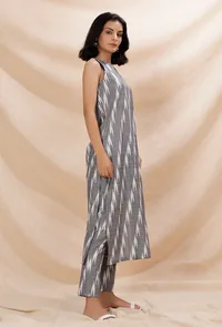 Set of 2: Black Cotton Sleeveless Straight Ikkat Kurta With Black Cotton Ikkat Straight Pants image 2