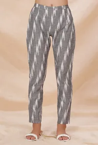 Set of 2: Black Cotton Sleeveless Straight Ikkat Kurta With Black Cotton Ikkat Straight Pants image 5