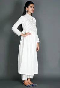 Collared White Kurta With Beige Kantha Embroidery image 2