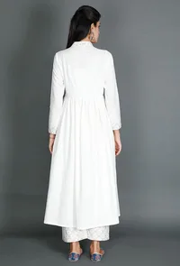 Collared White Kurta With Beige Kantha Embroidery image 3