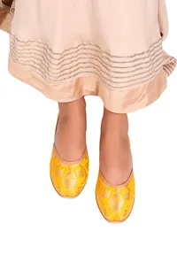Yellow Brocade Genuine Leather Punjabi Jutti image 1