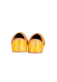 Yellow Brocade Genuine Leather Punjabi Jutti image 5