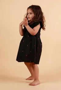 Black Sleeveless Cotton Dress image 3