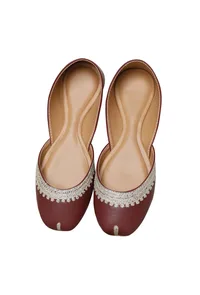 Maroon Embroidered Cruelty-Free Leather Juttis image 2